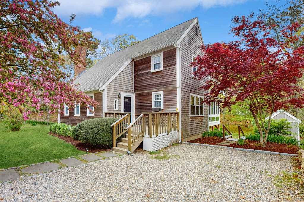 Cozy Charming Cottage