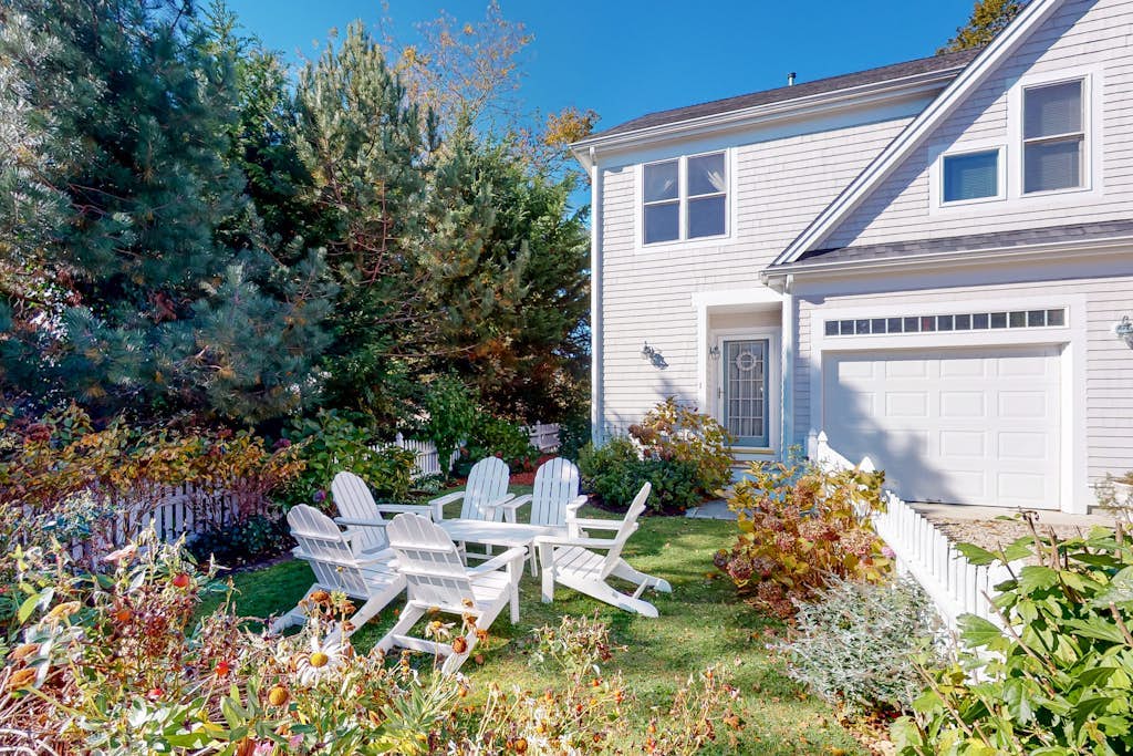 Modern getaway with central AC, home office, patio, WiFi, grill, & private yard