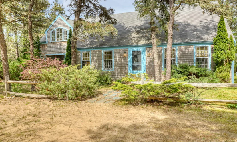 Charming home set on private lot with WiFi, sunroom, W/D, & great location