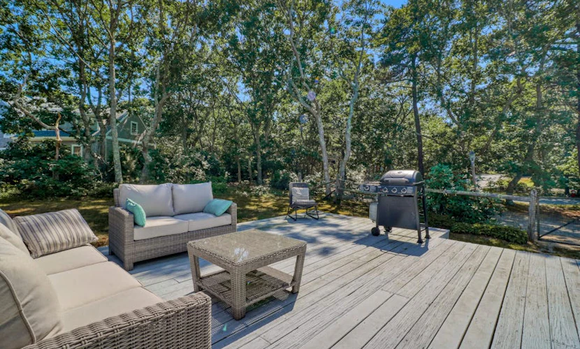 Dog-friendly home with beautiful deck & AC - close to 3 towns & great beaches