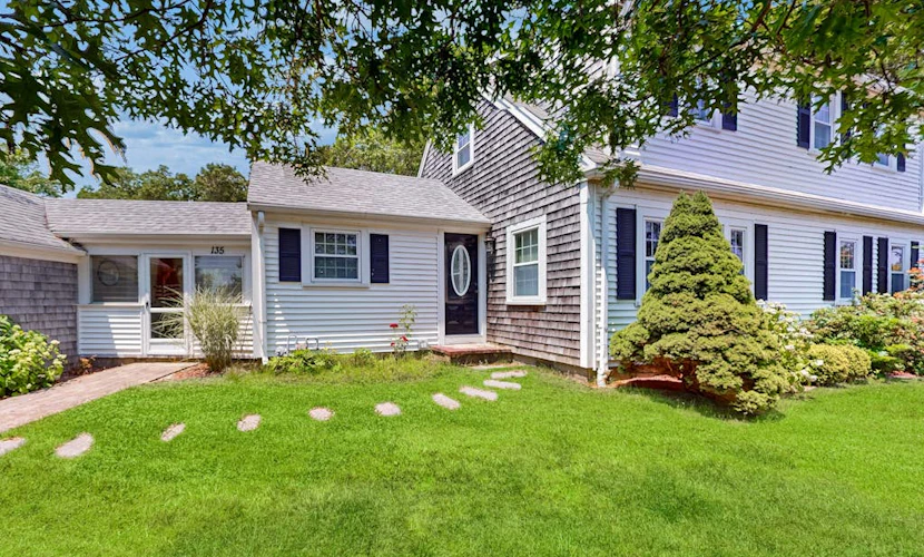 Updated Retreat w/ Lots of Perks: Big Yard, Canoe, Bikes Stroll to Long Pond