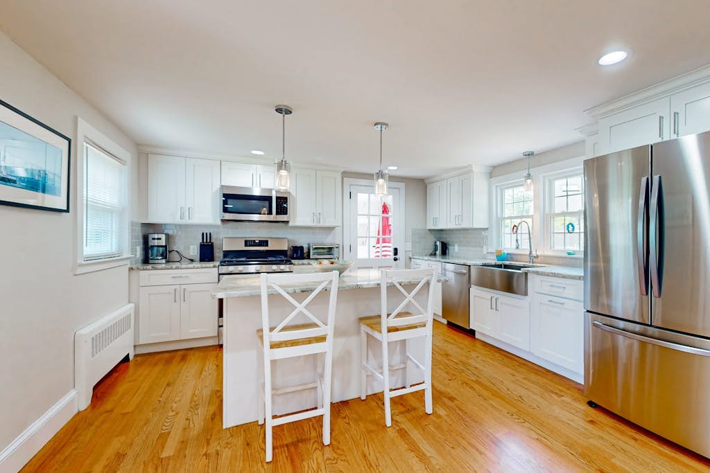 Updated Retreat w/ Lots of Perks: Big Yard, Canoe, Bikes Stroll to Long Pond