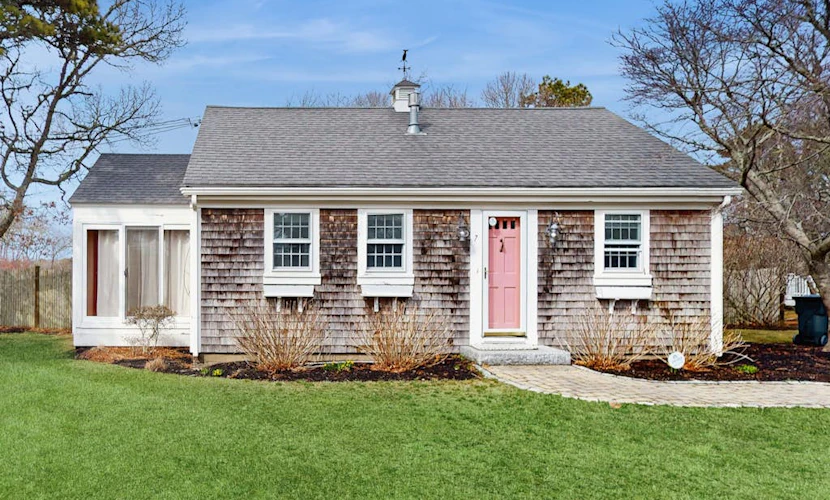 Quaint Chatham home w/beautiful backyard & furnished multi-level deck, dogs OK