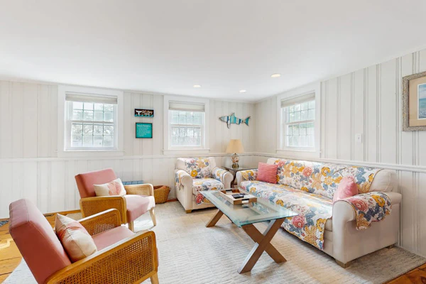 Quaint Chatham home w/beautiful backyard & furnished multi-level deck, dogs OK