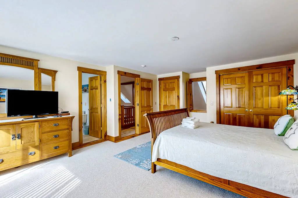 Magnificent Salt Waterfront with Sunset & Views