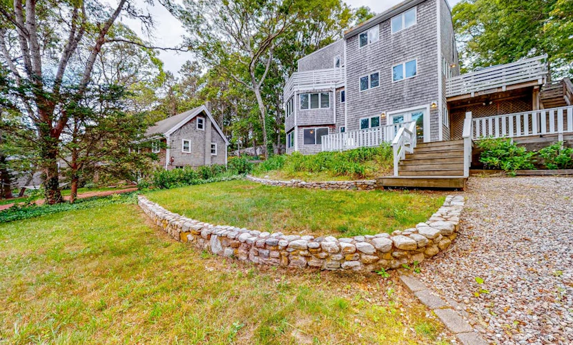 Large, air-conditioned home with 3 decks & yard - 3/4 mile to Covell's Beach