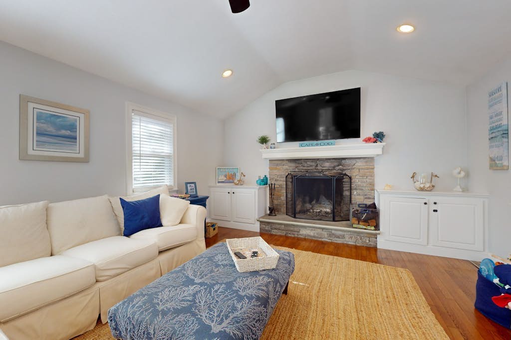 Private Cape house close to the beach with patio, W/D, & AC