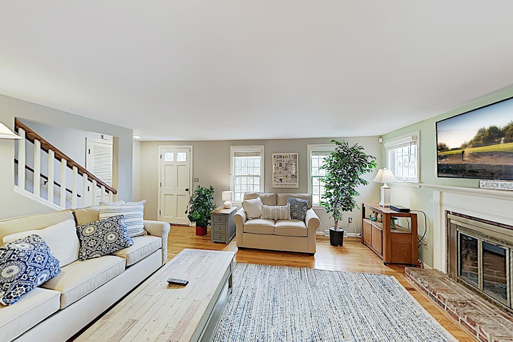 Beautiful Harwich home with large yard near Red River Beach & Main Street fun
