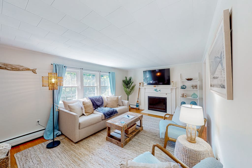 Conveniently-located home with fenced yard, firepit, beach parking pass