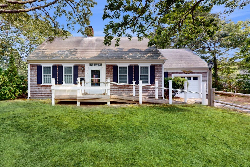 Cozy & Quiet Hyannis Retreat