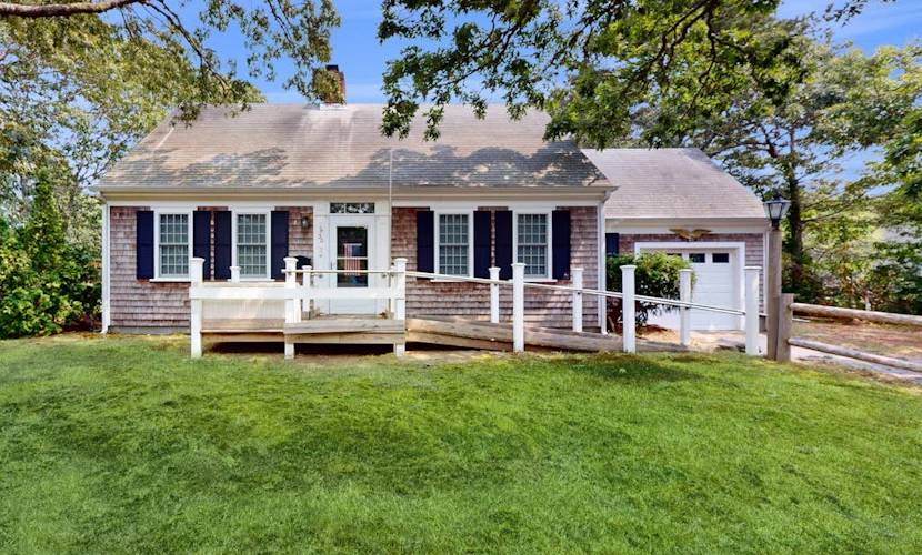 Cozy Cape style home near the beach and ferry with patio, W/D, & AC