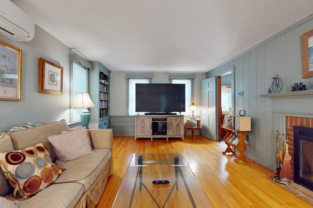 Cozy Cape style home near the beach and ferry with patio, W/D, & AC