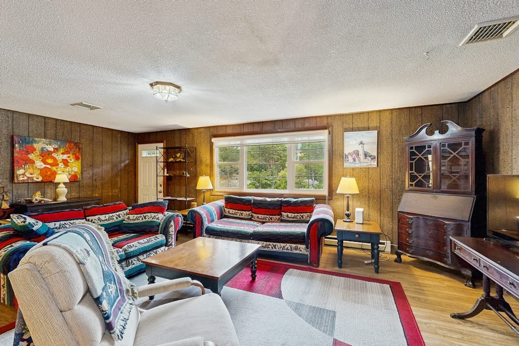 Quaint, ranch style home in Oak Bluffs with central air