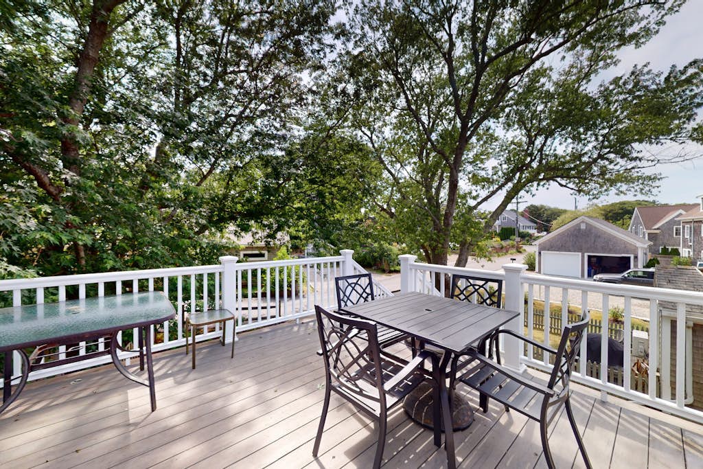 Charming condo with deck, parking, W/D, & walkable, central location