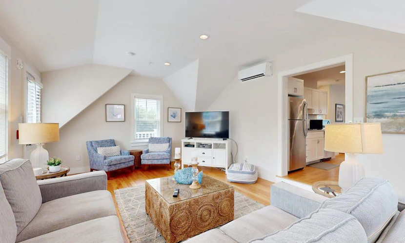 New Lavish Condo in Heart of Downtown Chatham - Walk to Dining, Shops & Beach