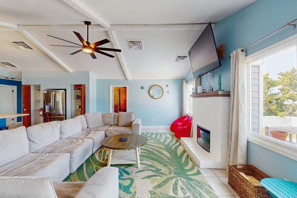 Dog-friendly home near the beach w/private W/D, WiFi, private H/T & pool, AC