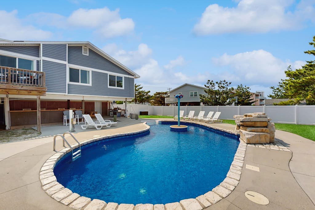 Dog-friendly home near the beach w/private W/D, WiFi, private H/T & pool, AC