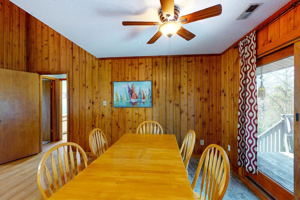 Wonderful dog-friendly home w/deck, W/D, large backyard, & A/C