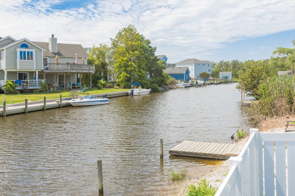Canal-front home w/private pool, hot tub, fishing dock, walk to the beach,2 dogs