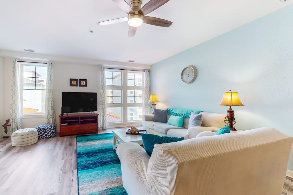 Sunlit single-level condo with pool, washer/dryer, central AC, & balcony