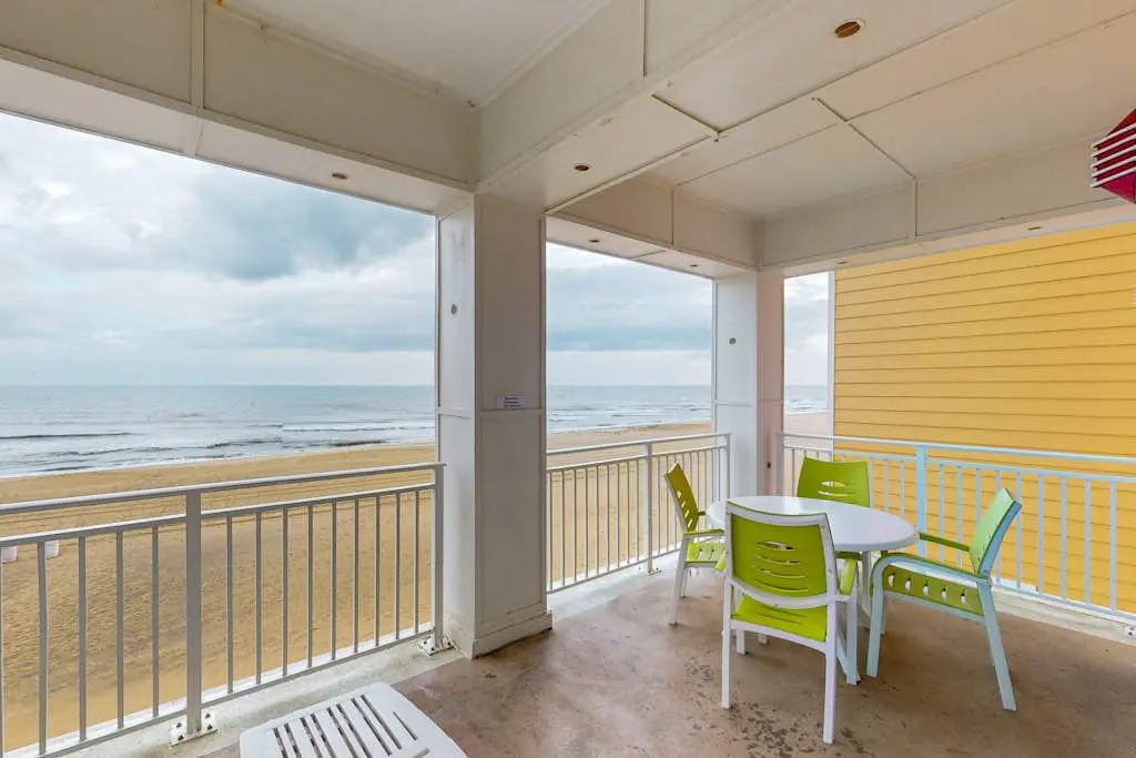 The Sanctuary - Seaside Grandeur A208