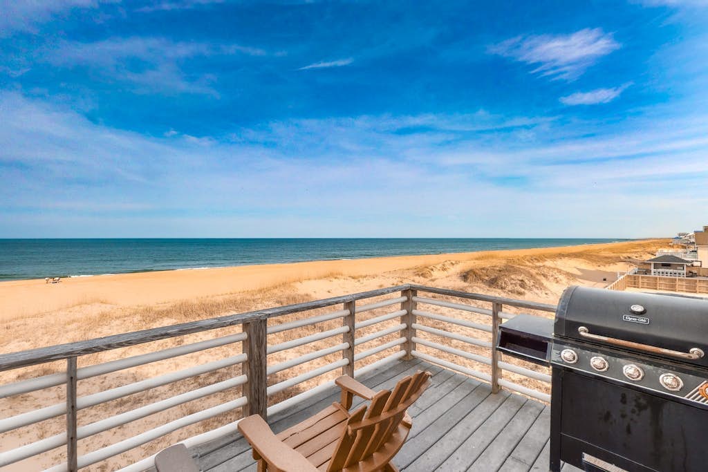 Inviting oceanfront home with amazing views, private pool & deck