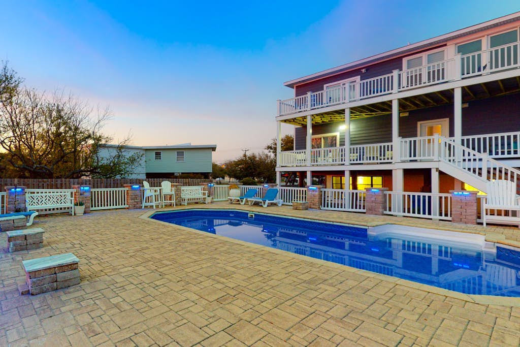 Dog-friendly home on the bay w/private hot tub & pool, central AC, WiFi, W/D