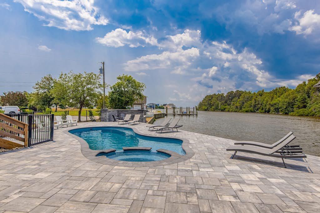 Bay-front home with water views, 2 decks, fireplace, AC, & W/D - walk to beach
