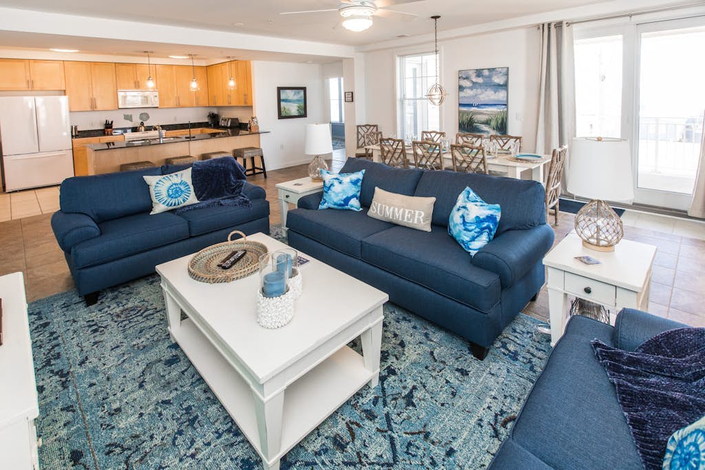 Bayside corner condo with W/D, incredible views, outdoor pool & gym