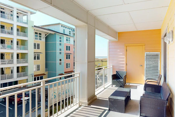 2nd-floor bay- & ocean-view condo with balcony, outdoor pool, grills & gym
