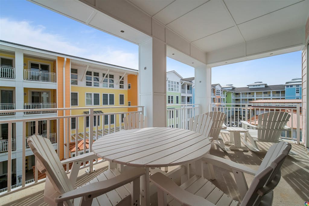 Beach condo with pool views, balcony, outdoor pool & gym