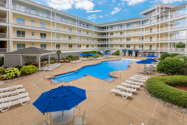 Newly renovated condo in oceanfront building with pool & outdoor showers