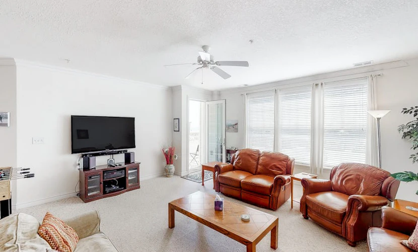 Second-floor, ocean view condo with balcony, foosball, WiFi & on-site pool/gym