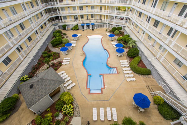 Second-floor, ocean view condo with balcony, foosball, WiFi & on-site pool/gym
