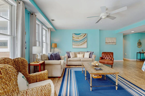 Coastal corner condo with poolview balcony, resort pools & walking path to pier