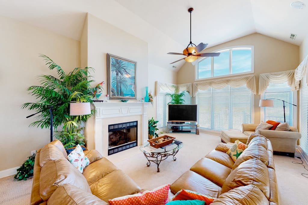 Fantastic oceanfront home w/private pool & hot tub, WiFi, central AC, & deck