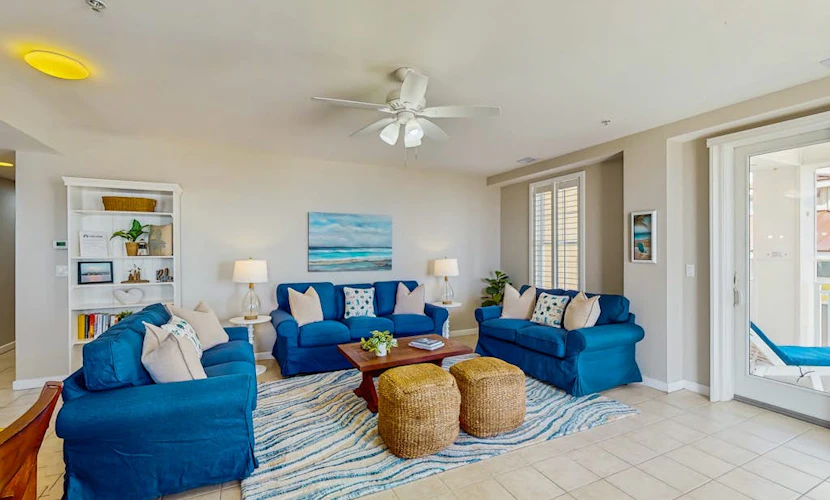 Oceanfront corner condo with washer/dryer, pool & fitness center