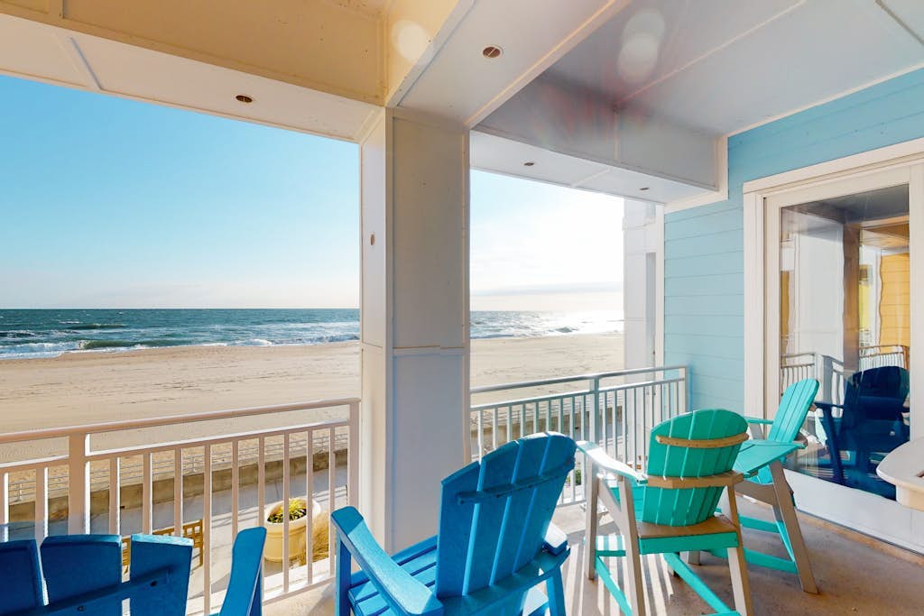 Beachfront condo with 2 oceanfront balconies, W/D, pool, & gym