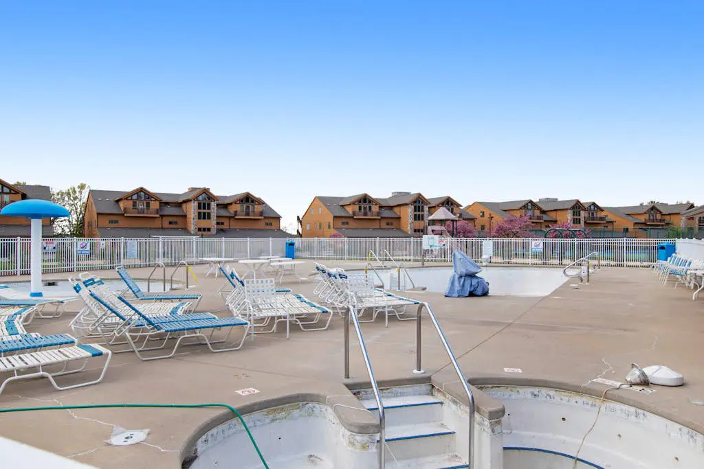 Sunset Condominiums - DNA House