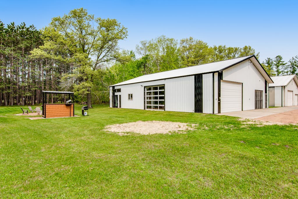 Barn & cabin with firepits, grills, foosball, kayaks, home theater, & 2 kitchens