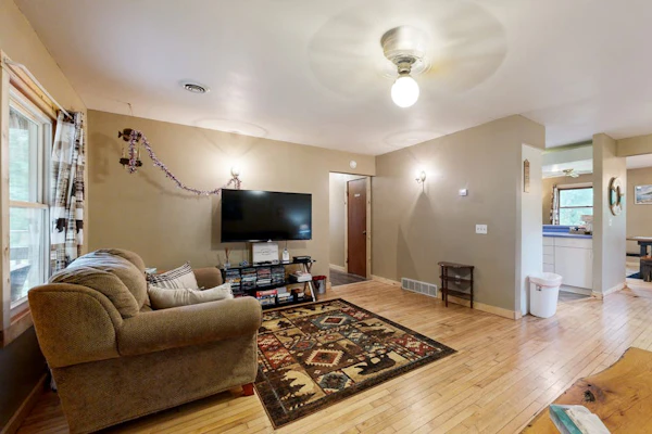 Dog-friendly home near Petenwell Lake - gas grill & outdoor dining area