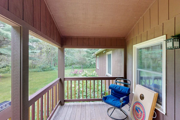 Dog-friendly home near Petenwell Lake - gas grill & outdoor dining area