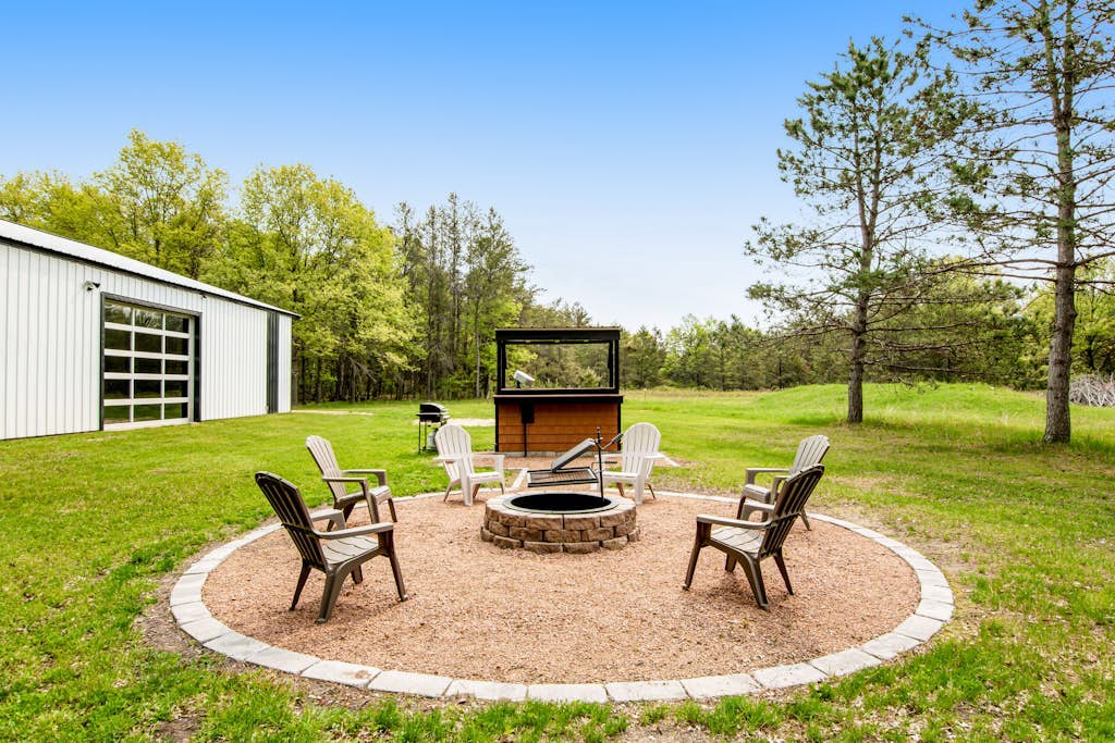 Renovated barn retreat with firepit, grill, sauna, foosball, kayaks & movie room