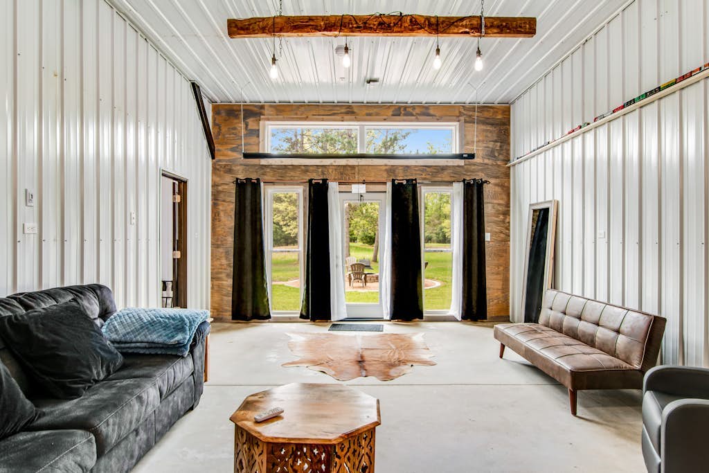 Renovated barn retreat with firepit, grill, sauna, foosball, kayaks & movie room