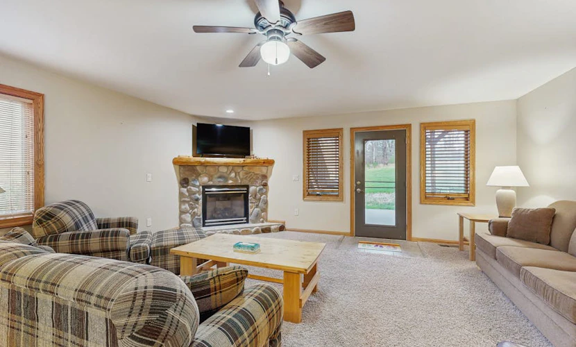 Condo with access to Golf, Pool, Hot tub, Lake access, & Resort Amenities