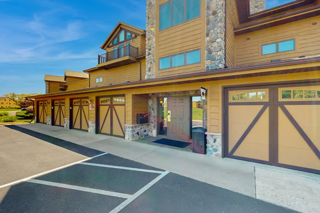 Sunset Condominiums - The Retreat