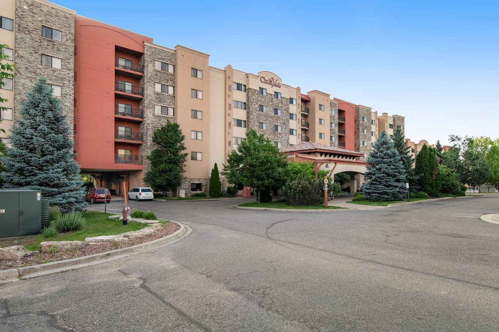 Ideally located condos with balcony, fireplace, jetted tub, on-site golf, & AC