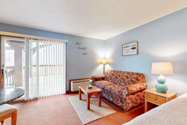 Golf-adjacent condo with balcony & arcade