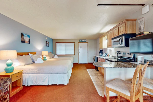 Golf-adjacent condo with balcony & arcade