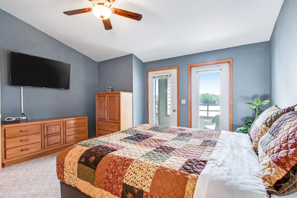 Lighthouse Cove Condo Resort 217 - Lakeside Memories